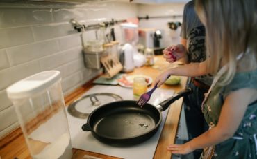 Making dinnertime a focused family meal can benefit your family in more ways than one.