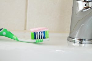 Brushing your teeth can be a helpful tool in combating unplanned snacking.