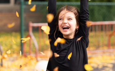 Blog image: healthy fall family activities