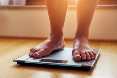 Lose weight quicker by stepping on the scales EVERY day