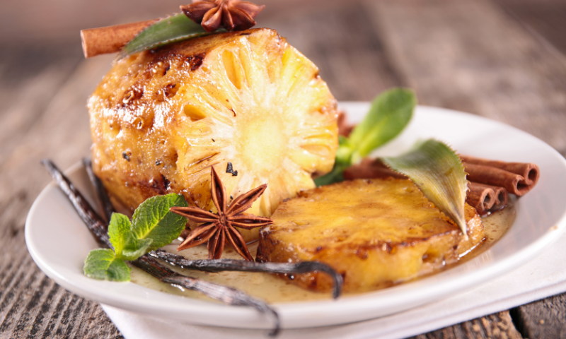 Grilled pineapple with cinnamon